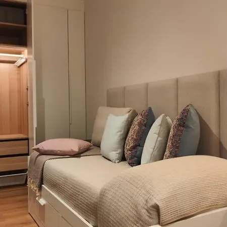 Gran Via De Carlos Iii B アパート